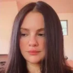 Selena Gomez revela que vapeadores cambiaron su voz y advierte riesgos de la nicotina
